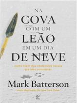 Na cova com um leão em um dia de neve