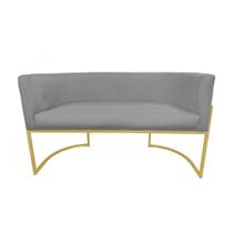 Namoradeira Decorativa Luana Suede Cinza 2 Lugares Base Dourada Mz Decor