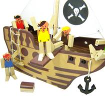 Navio Pirata em Madeira com Bonecos e Acessórios - Marrom - 100% Artesanal Navio Pirata em Madeira com Bonecos e Acessórios - Marrom - 100% Artesanal