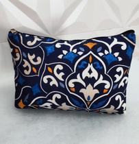 Necessaire Básica, 26X18cm material semi impermeável, cores sortidas