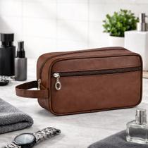 Necessaire Brick Organizador de Viagem Masculina Alça Trabalho Viagem Impermeável Cor:Marrom Necessaire Brick Organizador de Viagem Masculina Alça Trabalho Viagem Impermeável Cor:Marrom