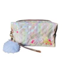 Necessaire com Detalhe de ursinho e Pompom Cisne - Branco Holografico