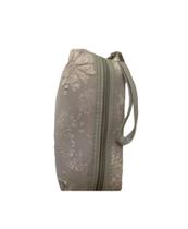 Necessaire Tecido Cinza Com Desenhos Em Alto Relevo Necessaire Tecido Cinza Com Desenhos Em Alto Relevo