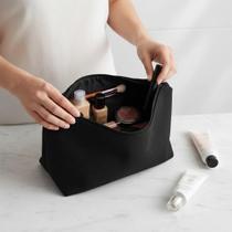 Necessaire Triangular em Nylon 600 - A=11,5cm X L=25,5cm X P=7,5cm