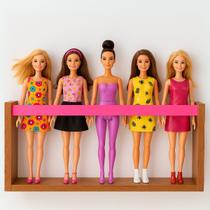 Nicho de Parede Porta Bonecas Barbie Estante Organizadora de Coleção Prateleira de Quarto Infantil Super Herói MDF 55cm Nicho de Parede Porta Bonecas Barbie Estante Organizadora de Coleção Prateleira de Quarto Infantil Super Herói MDF 55cm