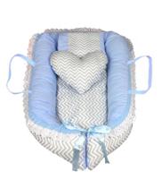 Ninho Redutor de Berço Com Alça com Travesseiro e Almofada Coração 80cm x 60cm Chevron Cinza / Azul
