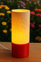 Novo Abajur De Mesa Lampada Led Luminária Quarto Moderna Base Bege Corpo Vermelho