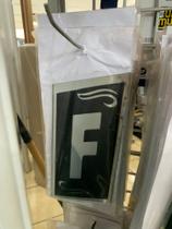Numeral residencial grande letra F espelhado