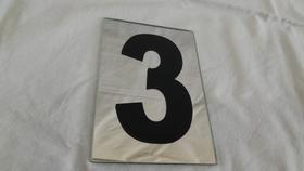 Número 3 de residência em espelho e adesivo com fita dupla face Número 3 de residência em espelho e adesivo com fita dupla face