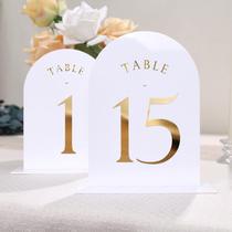 Números de mesa de casamento UNIQOOO White Arch com suportes 1-15