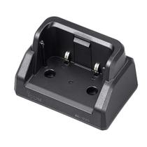 O carregador de corrente de mesa Icom BC235 requer o BC217SA