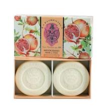 O Sabonete La Florentina Romã é um produto importado que transforma o momento do banho em uma experiência sofisticada e perfumada. Com fragrância marc