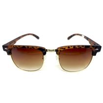 Óculos de Sol com armação em animal print e metal dourado com as lentes em marrom degradê.