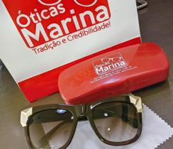 Óculos de sol com detalhes dourado