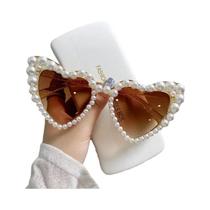 Óculos de Sol Feminino Luxuoso com Pedrarias - Design de Coração e Lentes Finas