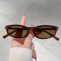 Óculos De Sol Femininos Modernos Com Armação Irregular Em Cores Vibrantes Para Uso Casual Ao Ar Óculos De Sol Femininos Modernos Com Armação Irregular Em Cores Vibrantes Para Uso Casual Ao Ar