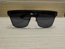 Óculos de sol masculino com proteção