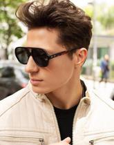 Óculos de sol masculino preto com Maroon