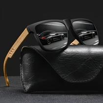 Óculos de Sol Masculino Square Preto com Hastes Estilo Madeira e Proteção UV400 Óculos de Sol Masculino Square Preto com Hastes Estilo Madeira e Proteção UV400