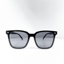 Óculos de sol modelo quadrado detalhe relevo metal alta durabilidade CÓD:HP21898