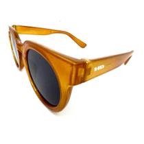 Óculos de Sol Owl HD em acetato laranja translúcido com as lentes em fumê. Modelo hype casual