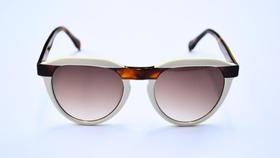 óculos Evoke Evk 45 B01 é um modelo de óculos de sol que combina estilo e funcionalidade.