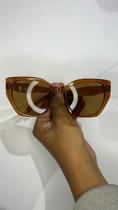 Óculos Feminino Marrom em acetato lentes marrom claro.
