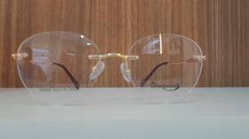 Óculos feminino parafusado metal,cores vinho e rose.