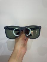 Óculos Masculino preto quadrado em acetato, lentes verde.