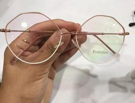 Óculos modelo metal