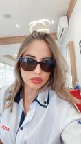 Óculos solar de acetato na cor preta com detalhe de metal dourado na haste. Manuperon Óculos solar de acetato na cor preta com detalhe de metal dourado na haste. Manuperon