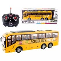 Ônibus Escolar Brinquedo com Controle Remoto 4CH, Bateria Recarregável, Iluminação e Efeitos Sonoros Ônibus Escolar Brinquedo com Controle Remoto 4CH, Bateria Recarregável, Iluminação e Efeitos Sonoros