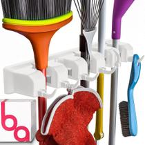 Organizador de montagem na parede Berry Ave Mop & Broom Holder, boné de 35 libras Organizador de montagem na parede Berry Ave Mop & Broom Holder, boné de 35 libras