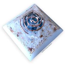 Orgonite Pirâmide Elevação Vibracional Pedra Apatita 3x4,5cm