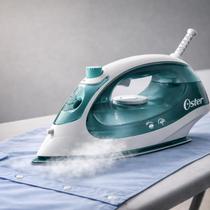 Oster Ferro de Passar a Vapor Verde e Rosa com Base Antiaderente 25 Saídas de Vapor Spray e Jato Extra 1400W Compacto e Eficiente Filtro Anticalcário