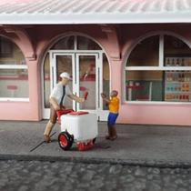 Pack C/ 2 Miniaturas Para Maquete Figuras Sorveteiro Mod.14 Studio Dio 87214 Pack C/ 2 Miniaturas Para Maquete Figuras Sorveteiro Mod.14 Studio Dio 87214