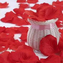 Pacote com 100 pétalas de rosas vermelhas em veludo para decoração Pacote com 100 pétalas de rosas vermelhas em veludo para decoração