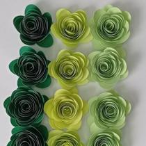 pacote com 100 unidades Flores espiral para topo de bolo verde