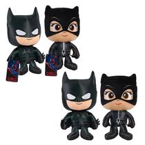 Pacote com 2 brinquedos de pelúcia The Batman e Selina Kyle 28 cm Just Play