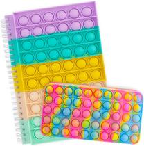Pacote com 2 Pop Bubble Fidget Notebook Pencil Box Conjunto de brinquedos sensoriais, Push It Spiral Notebook Pencil Case Descompressão Bolhas de silicone simples Alívio de estresse portátil para escola, casa