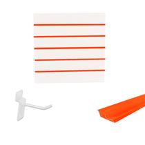 Painel Canaletado Branco em Mdf 0,61 x 0,61m com Perfil Pvc Laranja e 10 Ganchos de 5cm Branco