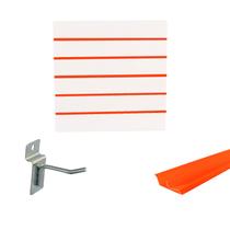 Painel Canaletado Branco em Mdf 0,61 x 0,61m com Perfil Pvc Laranja e 10 Ganchos de 5cm Zincado