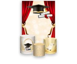 Painel De Festa Vertical 1,50 x 2,20 + Trio De Capas Cilindro - Formatura Cortinas Vermelha e Capelo 028 Painel De Festa Vertical 1,50 x 2,20 + Trio De Capas Cilindro - Formatura Cortinas Vermelha e Capelo 028