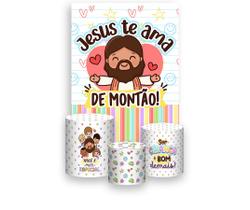 Painel De Festa Vertical 1,50 x 2,20 + Trio De Capas Cilindro - Jesus Te Ama de Montão 032 Painel De Festa Vertical 1,50 x 2,20 + Trio De Capas Cilindro - Jesus Te Ama de Montão 032