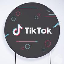 Painel Decorativo para Festa 1,30x1,30 metros Vesti Fácil com Elástico TikTok - Fera Print Painel Decorativo para Festa 1,30x1,30 metros Vesti Fácil com Elástico TikTok - Fera Print