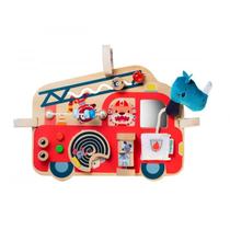 Painel Multiatividades e Sensorial - Caminhão de Bombeiros de Marius, da Lilliputiens - Brinquedo de Madeira, Quadro com Estímulos Sensoriais - Cód. 8 Painel Multiatividades e Sensorial - Caminhão de Bombeiros de Marius, da Lilliputiens - Brinquedo de Madeira, Quadro com Estímulos Sensoriais - Cód. 8