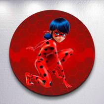Painel Redondo Heroina Joaninha Capa Sublimada de Festa Tamanho Grande ou Mini Decoração Vermelha