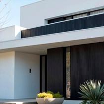 Painel Ripado Externo em Placa 21,9CMX290CM (0,64m²) WPC Preto Casa Grassi