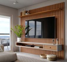 Painel Ripado Suspenso para TV até 75 Polegadas 2,20x2,30m Design Moderno Ideal para Sala Elegante e organizada Com Prateleira Superior Cor Nature