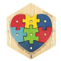 Painel Sensorial Colmeia - Coração TEA Autismo, da Criando - Brinquedo Quebra-Cabeça de Madeira de Atividades na Parede - Cód. PSCCT